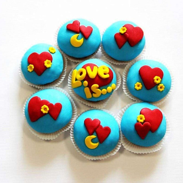 Капкейки "Love is..." купить - пушкино.сладкоежкин.рф